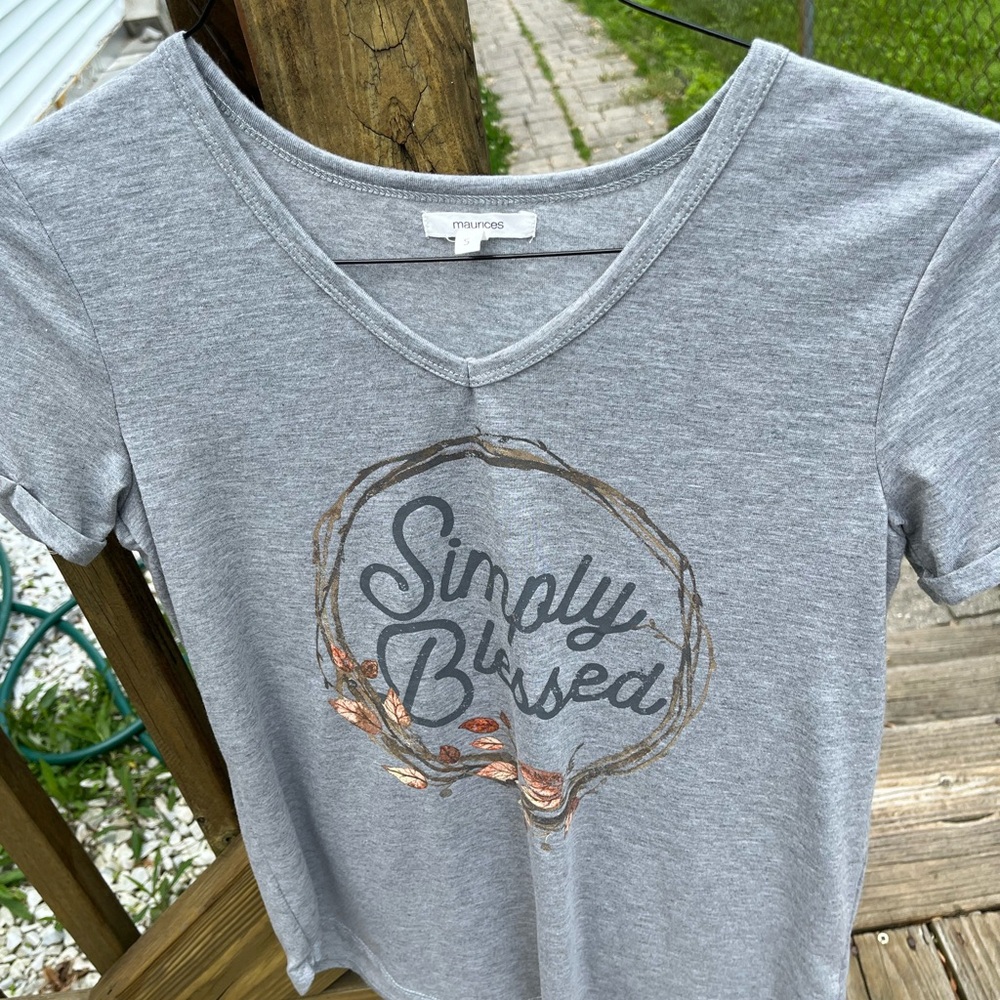 Maurices Gray Graphic Short Sleeve Tee